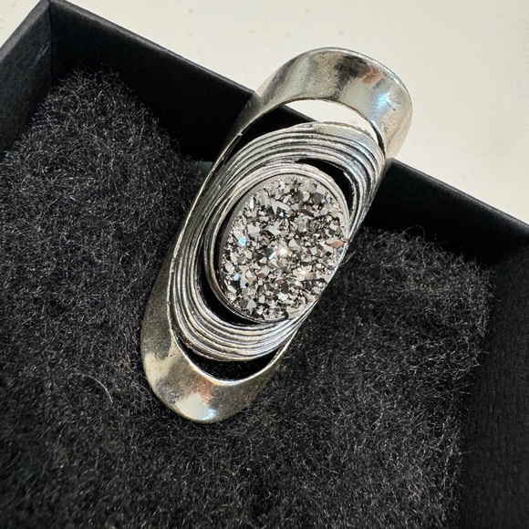 Silver ring with gemstone. - Picture 2 of 3